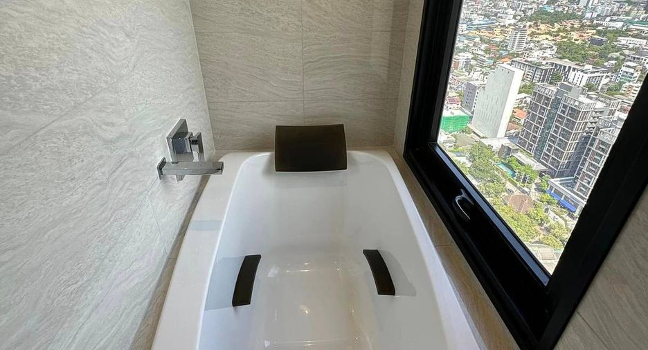 For sale 2 bedrooms condo in Watthana, Bangkok
