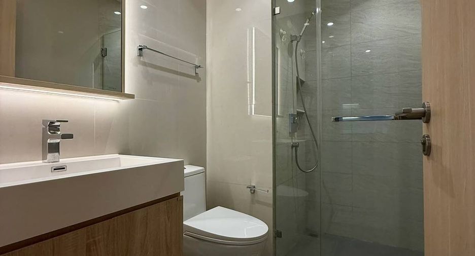 For rent and for sale 1 bed condo in Watthana, Bangkok