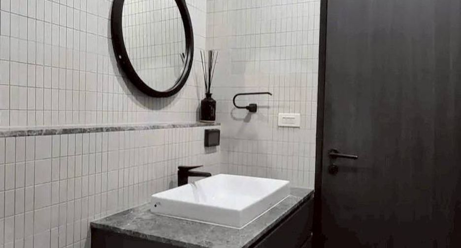 For rent and for sale 2 bedrooms condo in Pathum Wan, Bangkok