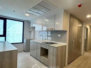 Condo en venta de 4 habitaciones en Huai Khwang, Bangkok