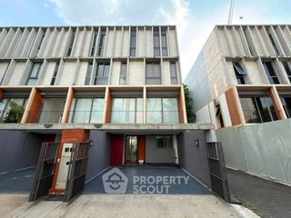 Продажа 2 спальни таунхаус в Сапхан Сунг, Бангкок