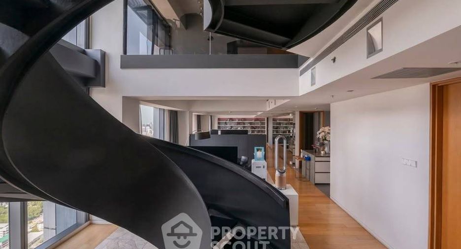 For sale 4 ベッドルーム condo in Sathon, Bangkok