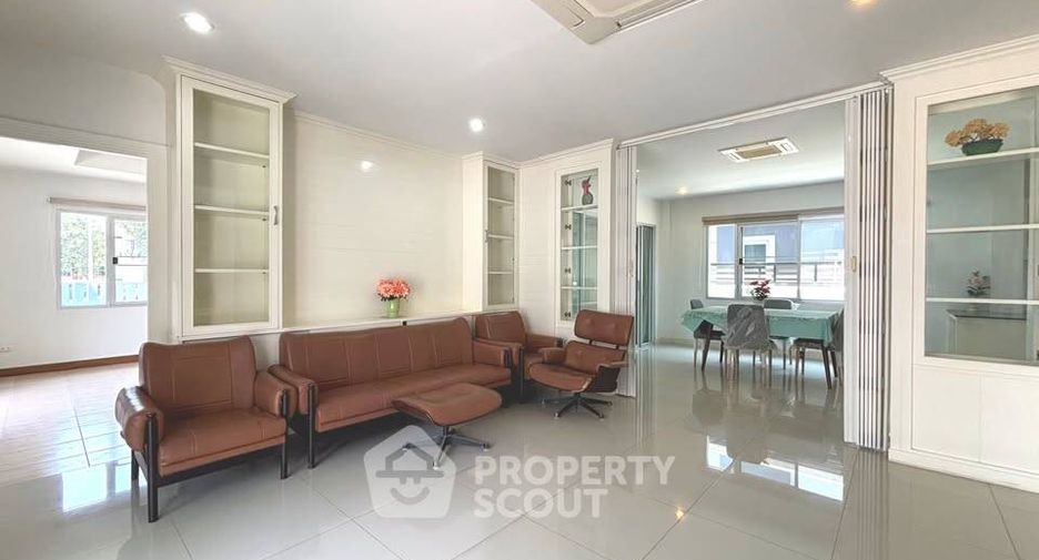 À vendre 7 chambres maison à Mueang Chon Buri, Chonburi