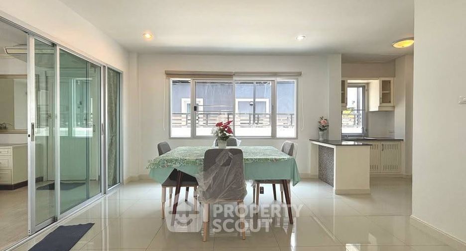 À vendre 7 chambres maison à Mueang Chon Buri, Chonburi
