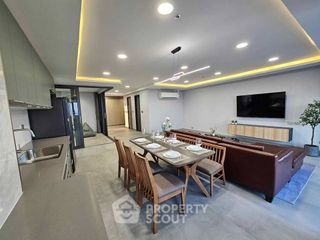 For sale 3 ベッドルーム condo in Khlong Toei, Bangkok