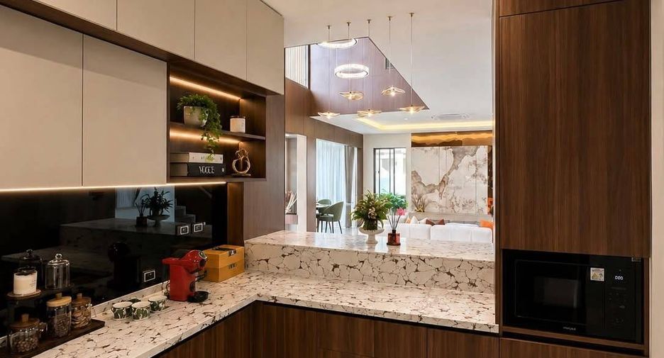 For sale 5 bedrooms house in Bang Lamung, Chonburi