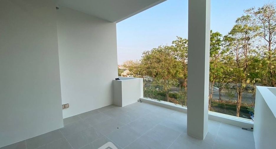 For sale 4 ベッドルーム house in Wang Thonglang, Bangkok
