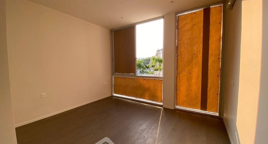 For sale 4 ベッドルーム house in Wang Thonglang, Bangkok
