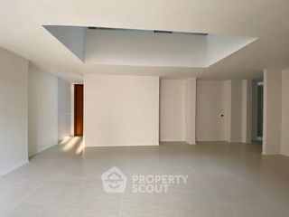 For sale 4 ベッドルーム house in Wang Thonglang, Bangkok