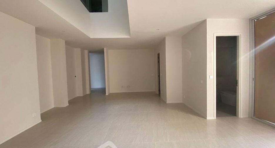 For sale 4 ベッドルーム house in Wang Thonglang, Bangkok