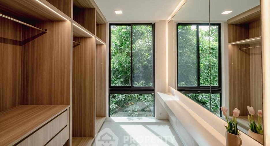 For rent and for sale 4 bedrooms house in Saphan Sung, Bangkok