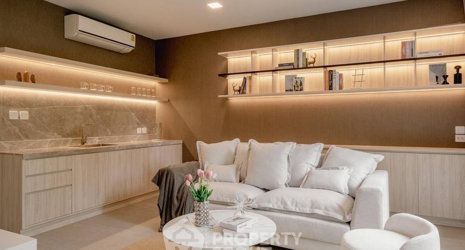 For rent and for sale 4 bedrooms house in Saphan Sung, Bangkok