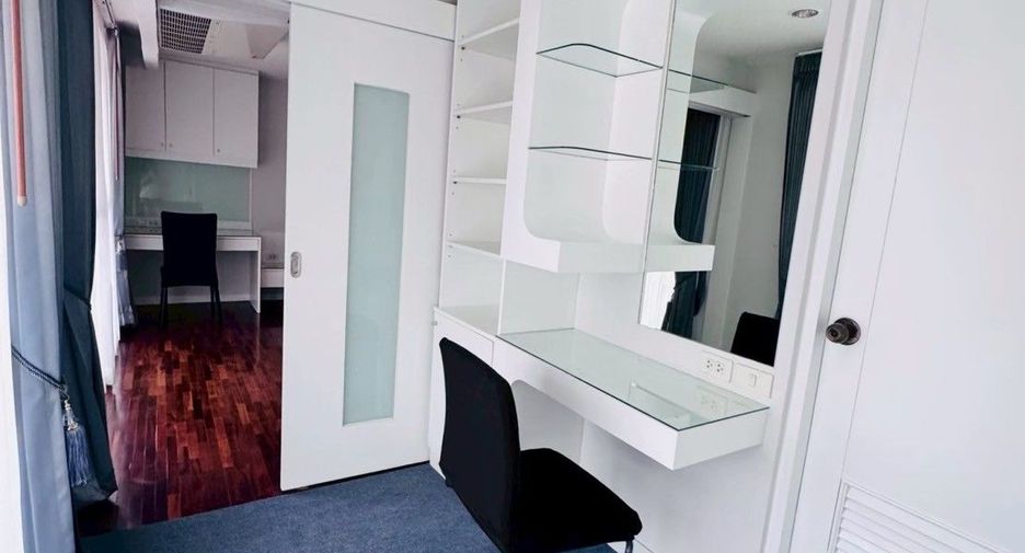 For sale 5 bedrooms condo in Watthana, Bangkok