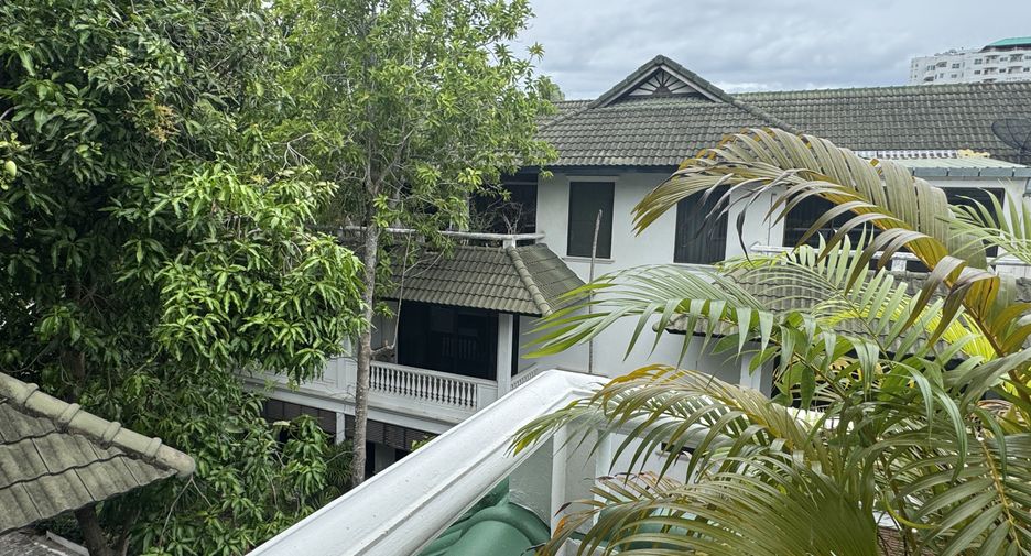 À vendre 3 chambres maison de ville à Na Jomtien, Pattaya