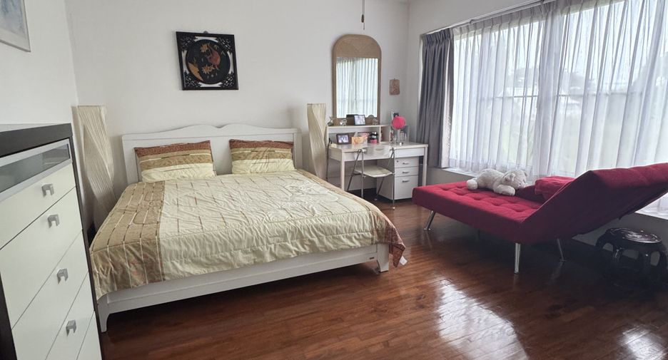 À vendre 3 chambres maison de ville à Na Jomtien, Pattaya