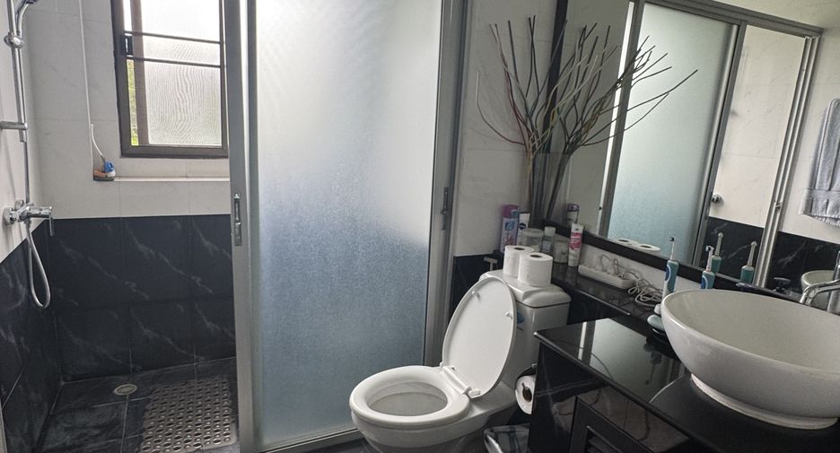 À vendre 3 chambres maison de ville à Na Jomtien, Pattaya