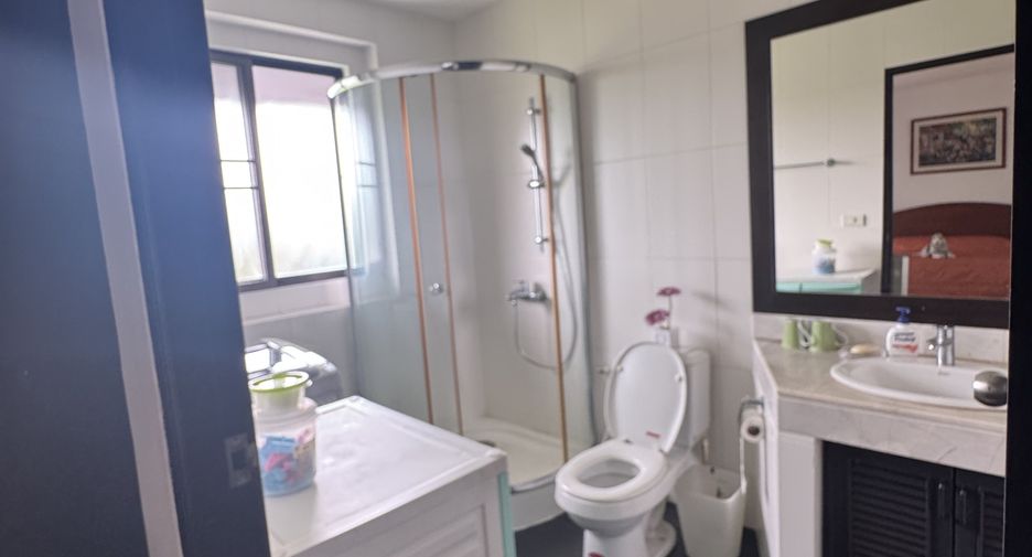À vendre 3 chambres maison de ville à Na Jomtien, Pattaya