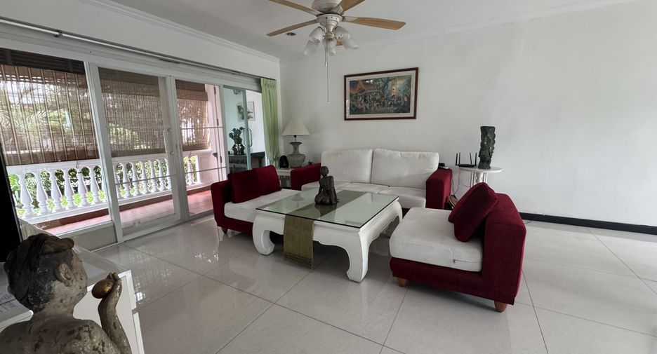 À vendre 3 chambres maison de ville à Na Jomtien, Pattaya