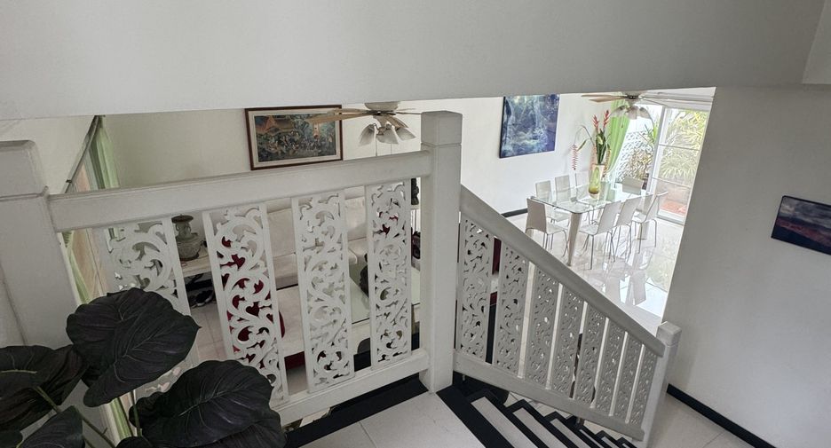 À vendre 3 chambres maison de ville à Na Jomtien, Pattaya