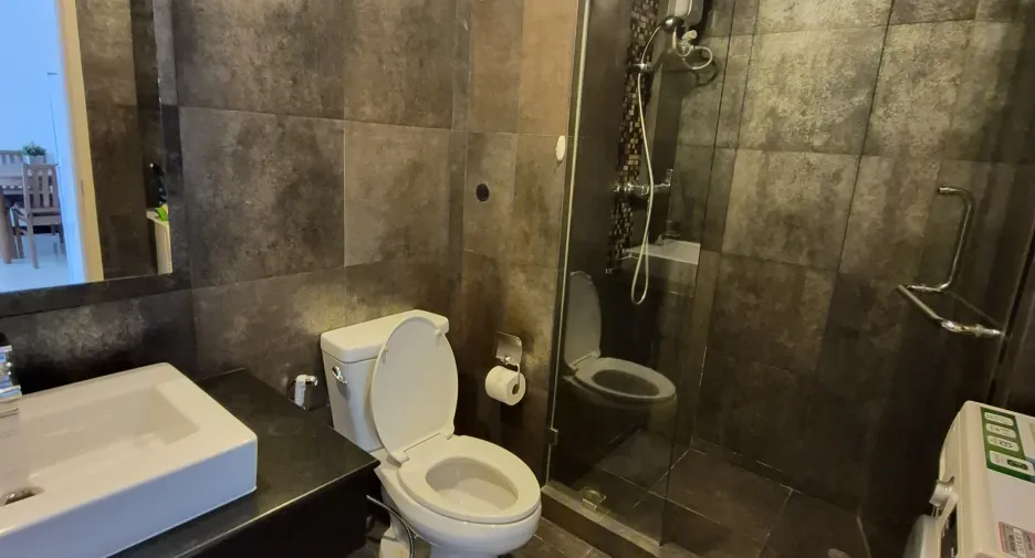 For rent 1 bed condo in Khlong Toei, Bangkok