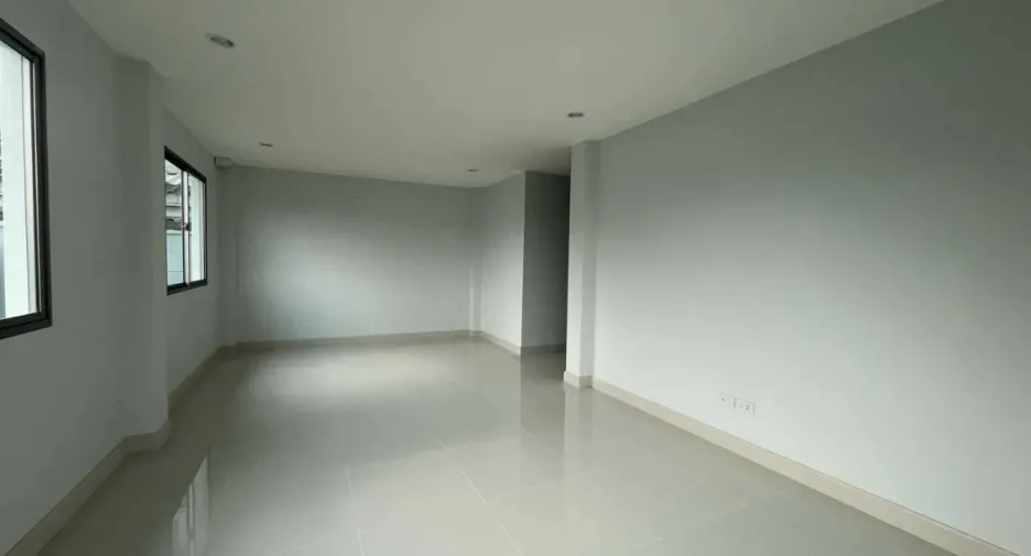 出售 4 卧室 独立屋 在 San Sai, Chiang Mai
