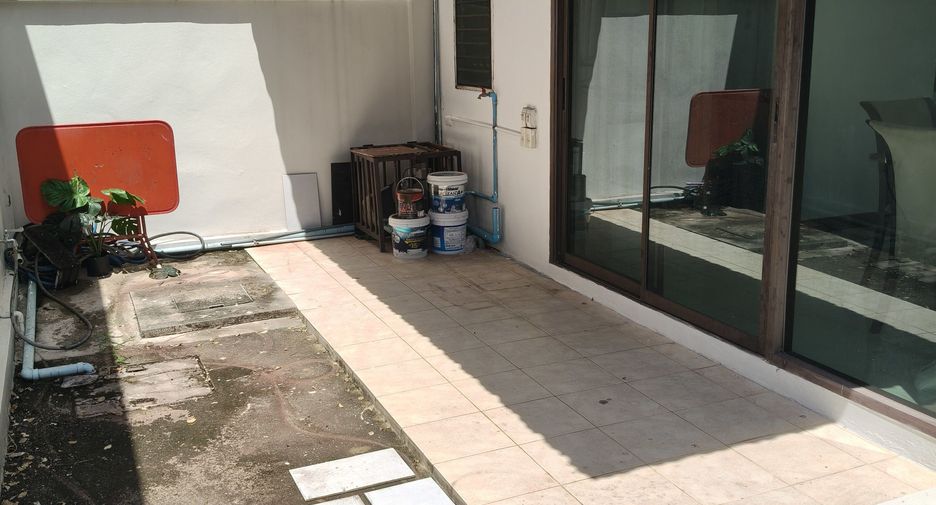 出租 3 卧室 联排别墅 在 Yan Nawa, 曼谷