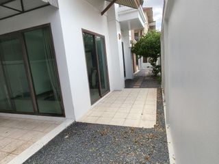 出租 3 卧室 联排别墅 在 Yan Nawa, 曼谷