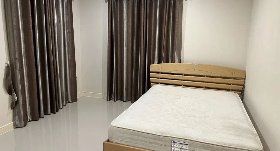 ให้เช่า 4 ห้องนอน บ้านเดี่ยว ใน บางกะปิ, กรุงเทพฯ