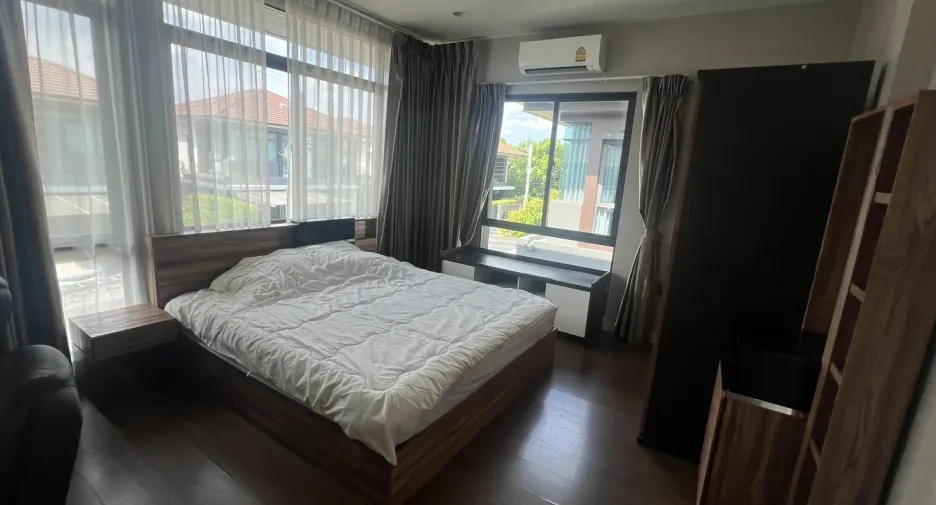 ให้เช่า 4 ห้องนอน บ้านเดี่ยว ใน บางกะปิ, กรุงเทพฯ