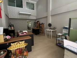 Oficina en venta y en alquiler de 3 habitaciones en Bang Na, Bangkok