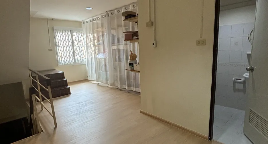 Oficina en venta y en alquiler de 3 habitaciones en Bang Na, Bangkok