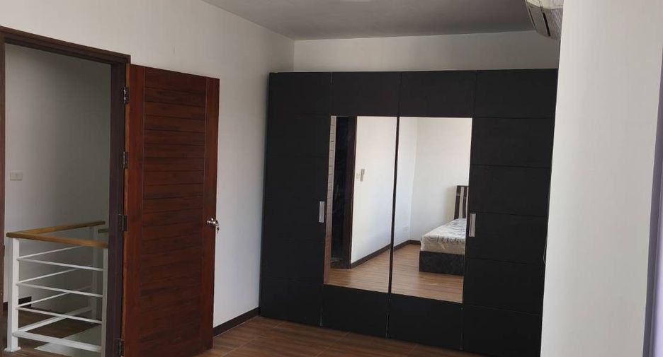 For rent 3 bedrooms townhouse in Bang Phli, Samut Prakan