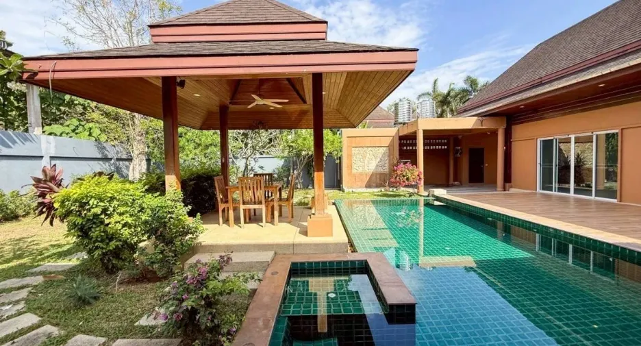 À vendre et à louer 3 chambres villa à Mueang Phuket, Phuket