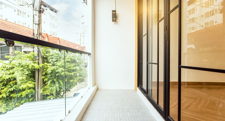 For sale 4 ベッドルーム house in Wang Thonglang, Bangkok