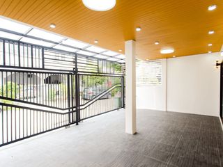For sale 4 ベッドルーム house in Wang Thonglang, Bangkok