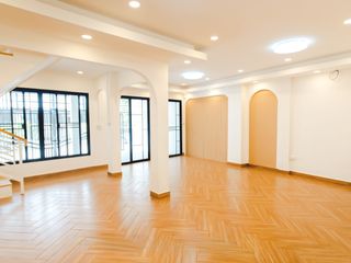 For sale 4 ベッドルーム house in Wang Thonglang, Bangkok