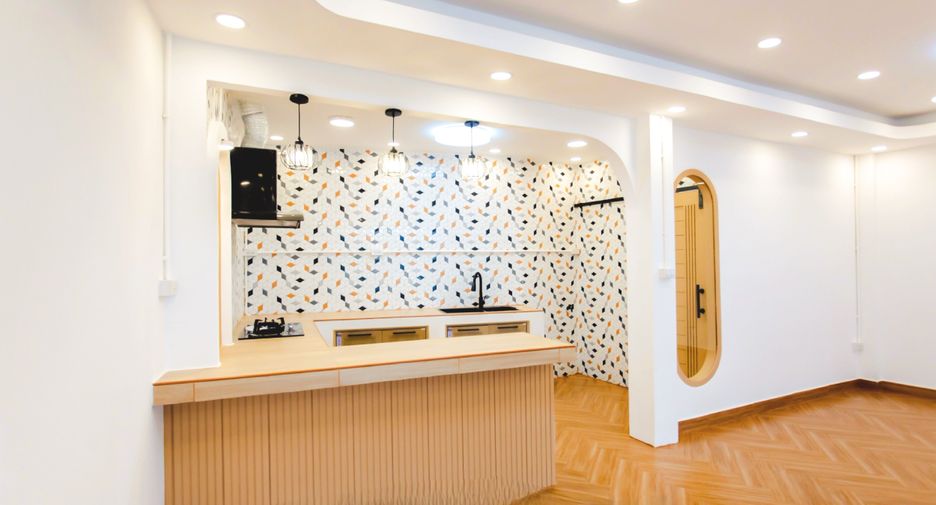 For sale 4 ベッドルーム house in Wang Thonglang, Bangkok
