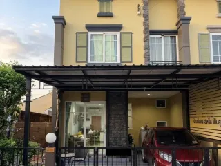 出售 4 卧室 联排别墅 在 Prawet, 曼谷