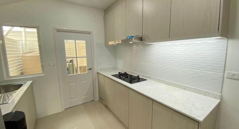 À louer 3 chambres maison à Mueang Samut Prakan, Samut Prakan