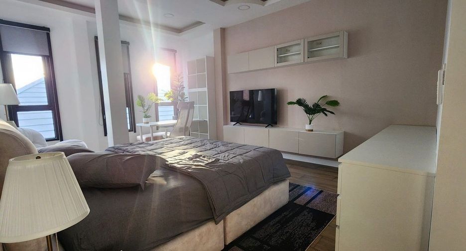 Villa en venta y en alquiler de 5 habitaciones en Bang Lamung, Chonburi