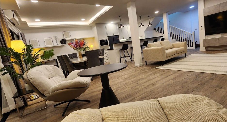 Villa en venta y en alquiler de 5 habitaciones en Bang Lamung, Chonburi