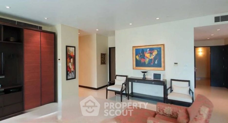 À louer 3 chambres condo à Pathum Wan, Bangkok