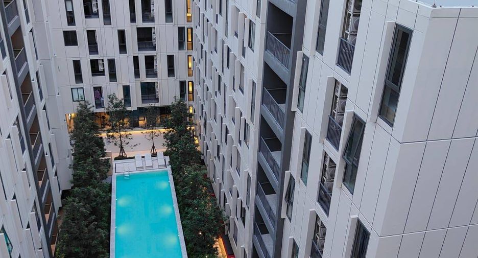 For rent 2 bedrooms condo in Huai Khwang, Bangkok