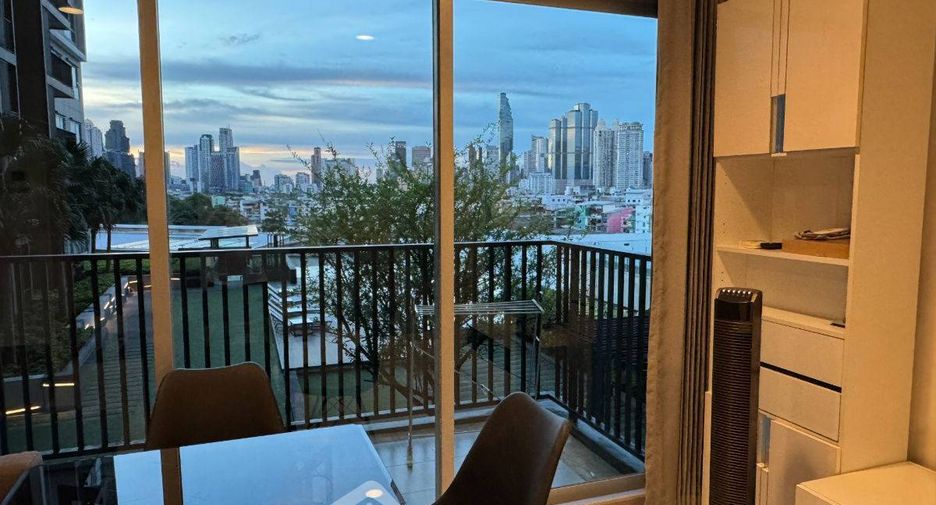 For rent 2 bedrooms condo in Yan Nawa, Bangkok