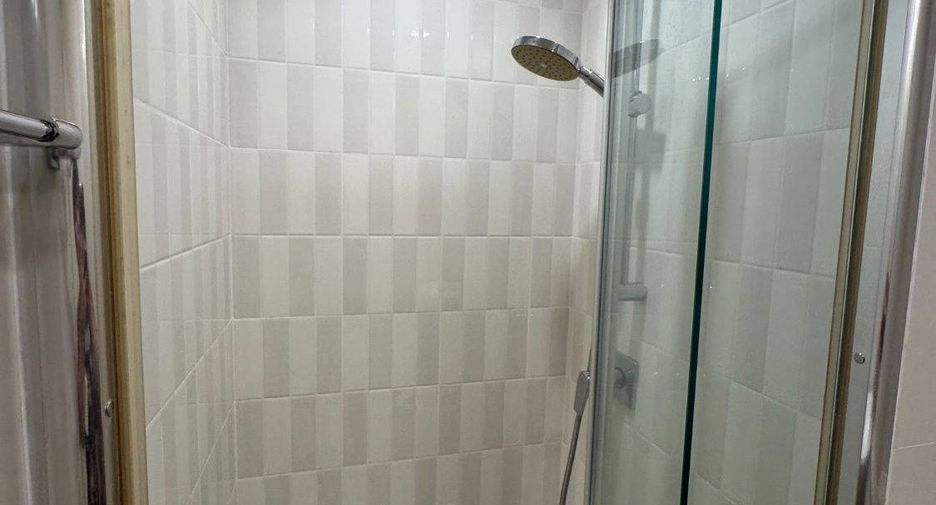 For rent 2 bedrooms condo in Yan Nawa, Bangkok