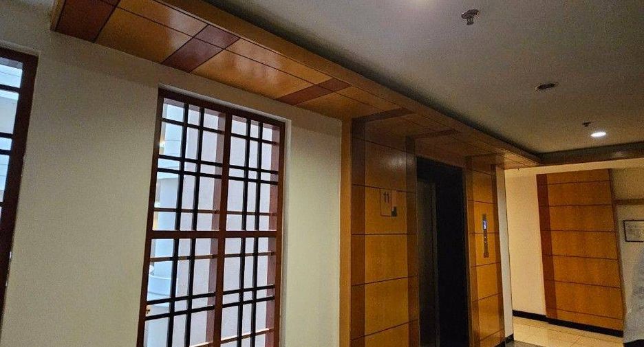 For rent 2 bedrooms condo in Yan Nawa, Bangkok