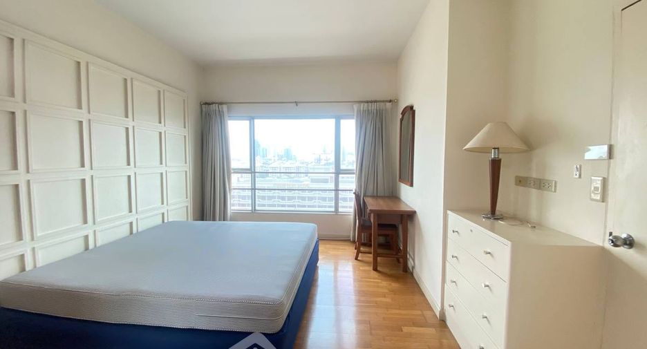 For rent 2 bedrooms condo in Yan Nawa, Bangkok