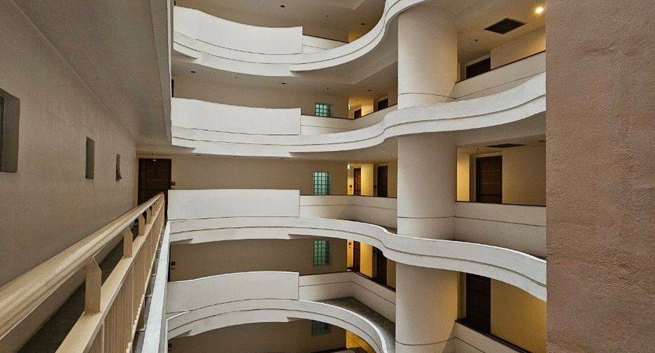 For rent 2 bedrooms condo in Yan Nawa, Bangkok