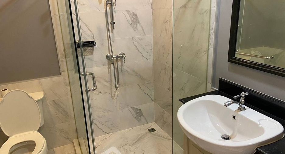 For rent 2 bedrooms condo in Pathum Wan, Bangkok