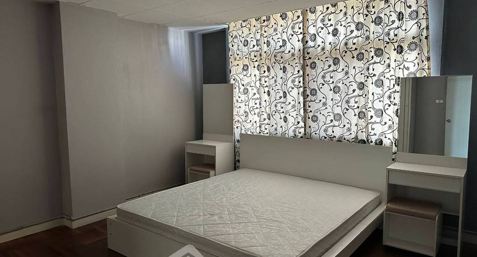 For rent 2 ベッドルーム condo in Phra Khanong, Bangkok